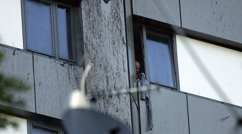 Διασώθηκε μετά από 12 ώρες ο ασιάτης που καλούσε σε βοήθεια ανεμίζοντας ένα ρούχο